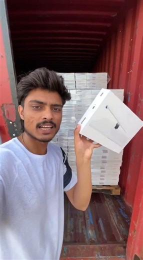 Container me mila iphone ke products 🌊⛴️😱 @OyemoX #container #shipvlog #cargoship #containerships