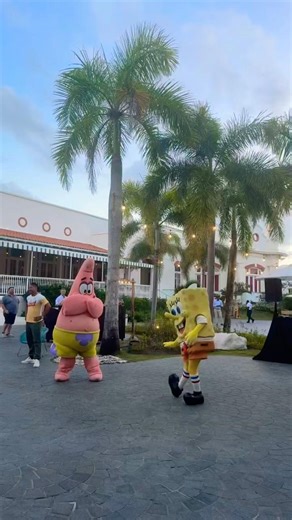 Sponge Bob and Patrick Doing The Krabby Patty Dance 🤩 #spongebob #krabbypatty #viralshorts