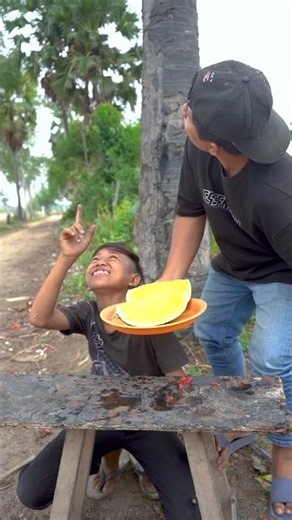 Primitive Outdoor SIMPLE SKILL But USEFUL Share Watermelon in Forest #shorts #forest #camping