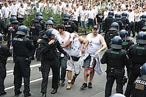 Hooligans - en fodboldfankultur - Leksikongen