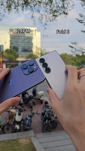 65K views · 680 reactions | Folding screens are catching up with candy-bar phones, and 10x telephoto is still so clear! #Samsung #Mobile #MobileDigital #DigitalTechnology #FoldingScreen | Trendy Tech Review | Facebook