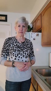 Organizing the kitchen part 1 #downsizingandminimizing #declutteringtips #Downsizing #decluttering #downsizingtips #declutteryourlife #organizingtips #organizedhome #organizedlife #kitchenhacks | Downsizing PRO