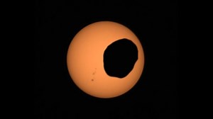 Watch an incredible partial eclipse of Mars' doomed moon in a new NASA video