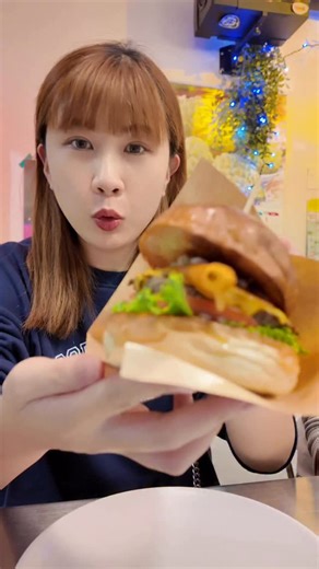 #花蓮攻略 三天兩夜這樣玩！20個景點 美食 住宿一次分享💕🌼 只要留言「 #地圖 」 就能獲得精華Google珍藏指南🌼🗺️ 今年特別愛從宜蘭跑去花蓮玩！ 搭火車不論普悠瑪、太魯閣、自強號 大概都一小時左右就到了 默默從熱門景點以外 探索更多有關花蓮有趣的地方 發現除了市區還有好多可以去挖掘！ 大家知道花蓮的舊名叫做「洄瀾」嗎💡❗️ 這次跟男友用租車的方式 南奔北跑搜集20個想分享給大家的私藏名單💕 📍花蓮將軍府1936（免預約入園） 📍定置漁場三代目 The Fishery 花蓮將軍府 📍花蓮縣餅・菩提餅舖 × 將軍府1936 📍喜歡采風烘焙坊 📍星巴克 花蓮理想門市 📍7-ELEVEN 花蓮理想門市 📍:HANG OUT 📍洄瀾薯道 中山195 📍文旦復興-旗艦店 📍鳳梨灣中山二店 📍花蓮美術館 Hualien Art Museum 📍花蓮港放送局1944 分類🔍 #9an呷花蓮 #花蓮美食 #花蓮景點 | 久安 9an