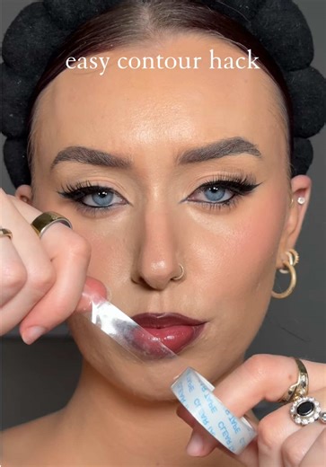 easy contour hack using tape 🔪 @SOSU Cosmetics @Charlotte Tilbury @Morphe Cosmetics @Lancôme #makeuphack #contourhack #tapemakeup #makeuptutorial #makeuptips