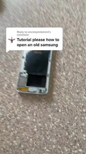 How to Open an Old Samsung Phone Without Damaging It