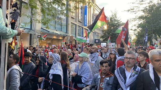 Pro-Palästina-Demo in Düsseldorf: Polizei ist mit vielen Einsatzkräften vor Ort