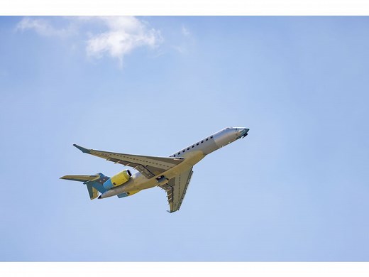 First Production Aircraft of World's Fastest Business Jet, the Bombardier Global 8000, Completes Flawless Inaugural Flight