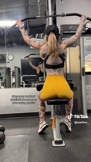 don’t u dare look at my lifting face!!!! #workout #latpulldowns #backtattoo #titlefight