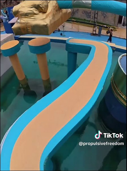 😱 WATER NINJA CHALLENGE IN LINYI GOES ABSOLUTELY INSANE – Contestants Sliding, Flipping & Crashing Through a Floating Obstacle Course at Full Speed! 🌊🥷💥 Lin Yi, China just turned a massive reservoir into the ultimate ninja warrior battlefield: slippery floating platforms, spinning logs, swinging ropes, giant hamster wheels, and vertical wall runs – all while waves crash and the current tries to sweep you away! Viral clips show athletes launching themselves across the water, mid-air flips, br