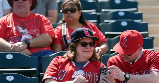 Spring training teams, fans preparing for triple-digit heat