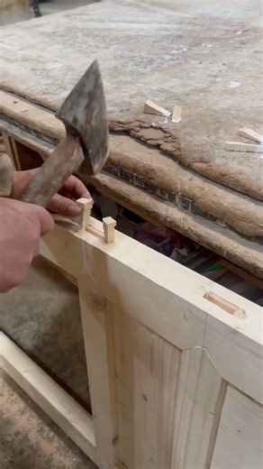 Ancient-style doors and windows factory real-time shot