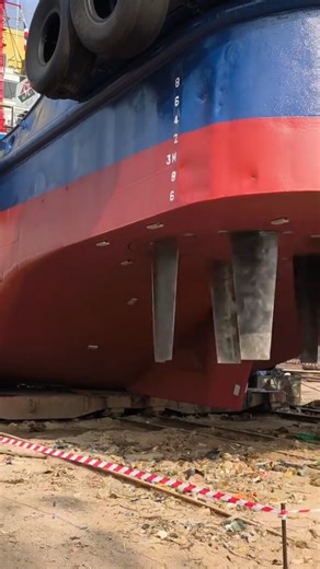 Shipspotter Hayri YAY on Instagram: "Voith Schneider propeller in action!😎 The Voith Schneider Propeller (VSP) is a highly maneuverable marine propulsion system that works on a completely different principle than conventional screw propellers. Instead of rotating blades pushing water backward in a fixed direction, the VSP uses several vertical blades mounted on a rotating circular plate beneath the vessel’s hull. As this plate turns, each blade continuously changes its angle of attack during ev