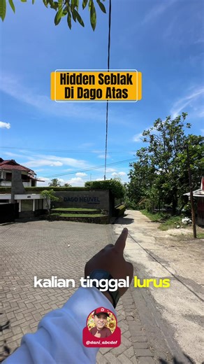 SEBLAK WITH A VIEW Warung ini berada di sekitaran Dago atas di kampung Ciburial. Kokasinya gak jauh dari Dago Heuvel tinggal ke bawah dikit. Warungnya sederhana dan selain seblak jual baso, lotek, mie kocok, cilok kuah juga. Suka banget sama suasana dan view di sekitar sini sih, seblaknya juga enak. 📍Warung Sentak Bu’Ir #seblak #kulinerbandung #dago #hiddengem #jajananviral