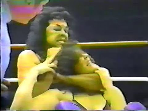 The Fabulous Moolah vs. Penny Marshall, errr, Mitchell, 10-4-1983