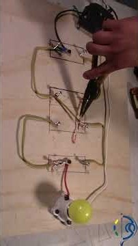 How a 4-way switch works