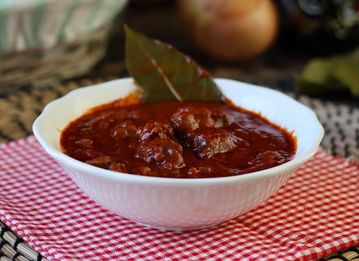 Sauce tomate et chair à saucisse : recette savoureuse