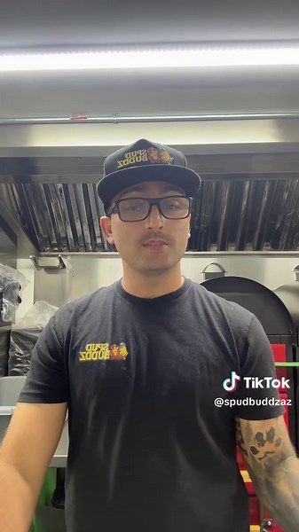 🚨 LOCATION ALERT 🚨 Spud Buddz is hitting Peoria, Buckeye, and Surprise AZ this week! 🥔🔥 We’re rolling up with all your favorites — loaded spuds, Dubai strawberries, and flavor that sells out fast 💨 📍 Aug 4-6 Schedule: 🥔 Monday – Peoria (Happy Valley & Vistancia) | 12PM - Sold Out 🥔 Tuesday – Buckeye (Festival Foothills) | 3PM - 8PM 🥔 Wednesday – Surprise (Waddell & Sarival) | 2PM - Sold Out 📲 Pull up early or find us on DoorDash before it’s gone! #SpudBuddz #AZFoodie #FoodTrailerFinds 