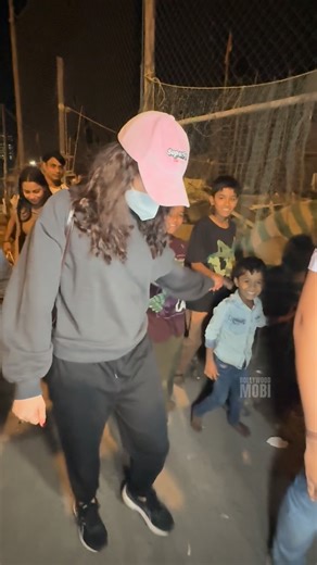 Bollywood on Instagram: "A beautiful moment capturing Shraddha Kapoor removing the mask for kids to click a photo with them 📸❤️ . #shraddhakapoor #bollywoodmobi #vs"