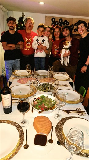 Julian Zuluaga Muñoz on Instagram: "Agradecer a la vida por tantas, experiencias, gente y proyectos lindos que me regaló el 2025! Entre esa gente los que llegan hasta aquí a dar su amor, y los que aunque no estén ahí saben que los llevo en el alma, los abrazo mucho!"