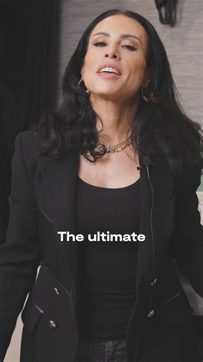 Whey vs Casein vs Soy: Protein Powder Showdown 🥊 Feeling overwhelmed by protein powder choices? Don't worry, I've got you covered! Here's a breakdown of the top contenders: - Whey Protein: The king of protein powders! Whey is fast-digesting, making it ideal post-workout for muscle recovery. It's also packed with essential amino acids and boasts immune-boosting benefits like alpha-lactalbumin and immunoglobulins. ️ - Casein Protein: The slow and steady winner! Casein is a slow-digesting protein,