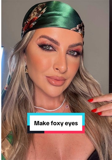 Tutorial de Foxy Eyes Brilhosos para o Carnaval