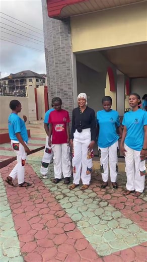 Students Showcase Cargo Pocket Designs at E A Fashion School