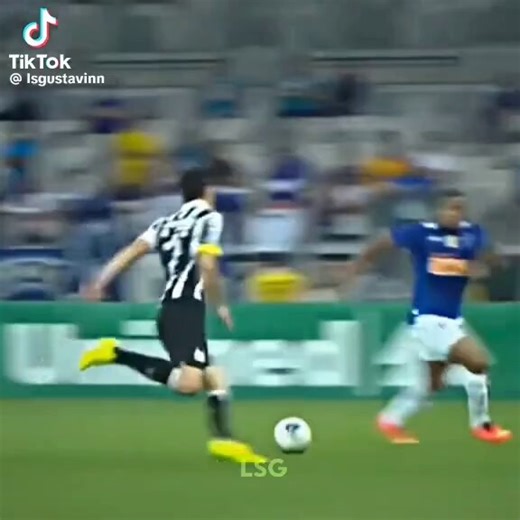 júlio baptista veio, colou no pocket o jogo do campeonato de 13 com cobertura de final em horário nobre e com casa cheia, macetando o chato do seedorf. ali ele valeu, o resto que precisava o everton ribeiro atropelou tudo e resolveu com 3/4 dos dois campeonatos