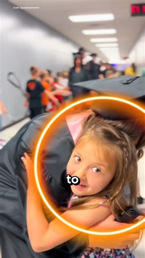 The girl waited for her sister on the last day of school🥹#beat