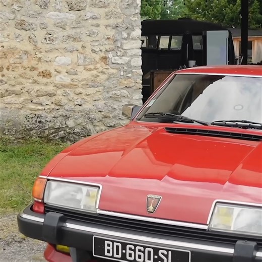 Rencontre avec la Rover SD1 V8 Vitesse du Petit Observateur Thomas et le designer Christophe qui nous parle des planches de bord de l'époque. | Petites Observations Automobiles - POA