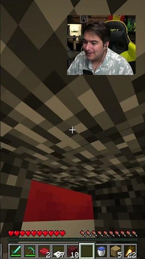 How to get on top of the Nether roof in Minecraft... 😱
