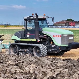 The Claas Challenger 75E delivers excellent plowing performance and reliability🚜✅🌱 #tractorlife #tractor #reels #farmlife | Big Machines