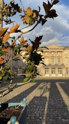🎬 Retour en images sur 2025 au château de Compiègne. ✨Expositions, événements, rencontres et instants partagés… Merci à toutes celles et ceux qui ont fait vivre le château cette année. On se retrouve très bientôt pour de nouvelles découvertes ! | Château de Compiègne