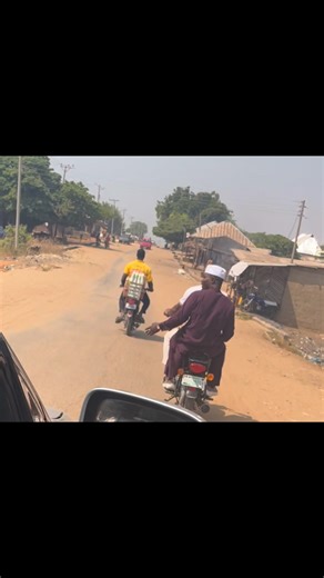 The Executive Chairmen Katcha Local Government dropped from his car inside Katcha town and stopped okada man to showcase his simplicity and Generosity…. Katcha is blessed to have you. May Allah be sufficient for you now and always the peoples Chairman . | Aliyu Yusuf
