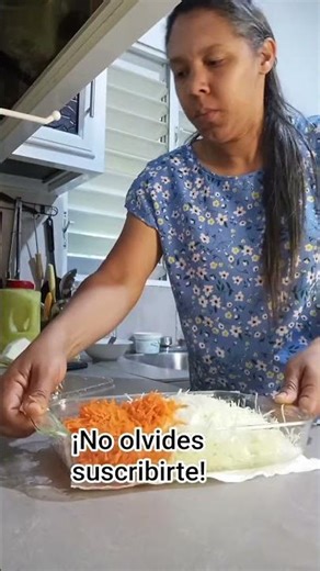 Así preparo una ensalada de repollo y zanahoria.
