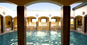 Site lista piscinas com vistas incríveis pelo mundo