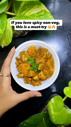 Sravani Kitchen on Instagram: "No Gravy, Less Oil & Full of Flavour | Spicy Chicken Fry Recipe 🤤🔥 . Ingredients: For onion paste: Onions 🧅 Green Chilli For chicken Fry: Oil ✨ Onion+green chilli paste 1kg Chicken✨ Ginger garlic paste 🫚 Salt 🧂 Turmeric Dhaniya+Jeera powder ✨ Pepper powder Red chilli powder 🌶️ Garam masala Coriander ☘️ . . Process: ✨Fry the onion paste for few minutes. ✨Let the chicken cook until all the water from the chicken dries up. . . Follow @sravani__kitchen for more r