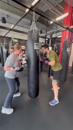 One week countdown to Thanksgiving has officially begun!🦃 Get your pre-turkey burn on Thanskgiving Day (11/27) at 9:30am with Coach Kate during our 60-minute boxing class! *We will be offering both 12pm and 5pm classes on Friday 11/28 (no 6am or 7am class that day). As always, check the Title app for Holiday schedule changes! | TITLE Boxing Club Downtown Cincinnati