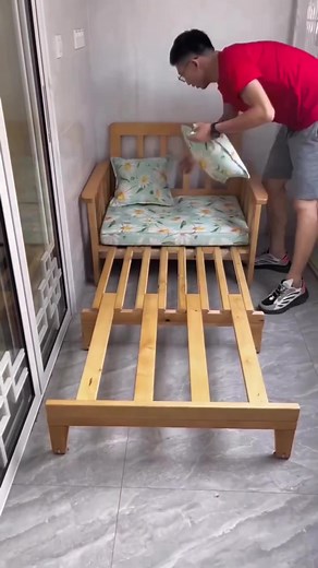 Que demais essa poltrona com base de madeira que se transforma em cama. O que vocês acharam? 🤩🤍 Via: @ohmytechnology •───────────────────────• #arq_designer #arqdesigner #arqdesignermarketplace #salas #quartos #banheirosdecorados #areadelazer #areaexterna #espacogourmet #cozinhas #piscinas #apartamentos #casasdecoradas #arquitetura #designdeinteriores #quartoinfantil #salasdecoradas #casadecampo #fachada #closet #paisagismo