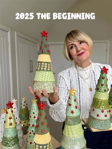 Debbie Sanderson on Instagram: "2025 was a very tricky year for me with a lot of personal challenges. It’s been a slog, I hope yours has been so much better. The one thing that gets me through is my art. 2025 was the start of my ceramic journey, a journey of experimenting and learning. One thing I’ve learnt is expect the unexpected 🤣 . Try not to be too hard on yourself when it’s a disaster, being a perfectionist that’s difficult for me . I’ve been overwhelmed with the response to my work and s
