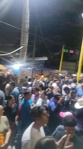 En estos momentos el panteón municipal de uruapan, para el entierro del Presidente Carlos Manzo | StereoMia Uruapan