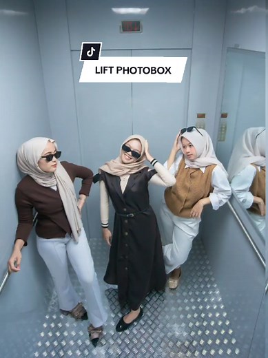 Creative Lift Photobox Ideas for Stunning Couple Photos