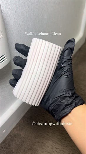 ENJOY!💕Wall/baseboard clean🧼 #clean #cleaning #suds #wall #deepclean #satisfying #trending {6:48pm} | Cleaningwithalexis