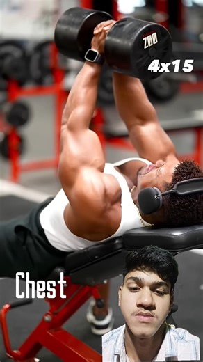 bodybuilder chest workout in gym #fitness #chest #bodybuilder #musclebuliding #shorts