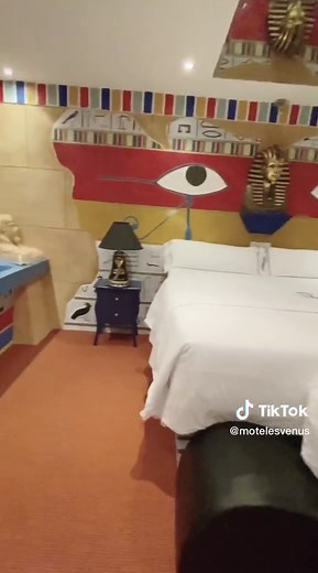 Suite Egipcia en Hotel Venus Valladolid - Elegancia y Lujo Egipcio