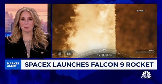 SpaceX launches Falcon 9 rocket