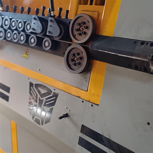 Inside Hydraulic Press: Mechanical Gears and Puck Explained