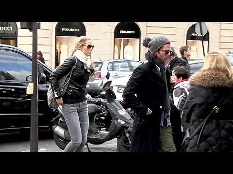 EXCLUSIVE - Elizabeth Berkley and husband Greg Lauren at L'Avenue restaurant in Paris