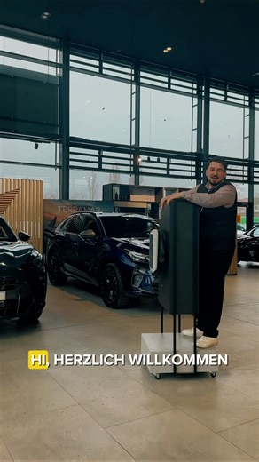 🔌⚡ Hybrid einfach erklärt – am Beispiel des CUPRA Terramar e‑HYBRID. In diesem Video zeigt euch unser Neuwagenverkäufer, was moderne Plug‑in‑Hybrid‑Technologie wirklich kann 👇 ✅ Vollelektrisch unterwegs mit bis zu 100 km Reichweite ✅ DC‑Schnellladen: 10–80 % in ca. 30 Minuten ✅ Maximale Flexibilität dank Benzin‑ & Elektroantrieb ✅ Besonders attraktiv für Dienstwagenfahrer & Selbstständige (0,5‑%‑Versteuerung) Effizient im Alltag, sportlich auf der Straße und flexibel wie dein Leben. ⚡🚗 👉 Jet