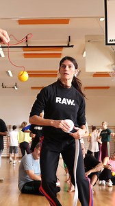 In this highly dynamic situation, we look for the integration of the interoceptive perception (how my body moves and is positioned in space), the perception of space and the object moving in it, and our capacity to avoid collision. Studying our predictions and the sensory consequences of our decisions. And the cost of our actions (efficiency of movement and its variability). All of the above, with the additional task of shaping the judo belt into a snail pattern. — UPCOMING FM WORKSHOPS → fighti